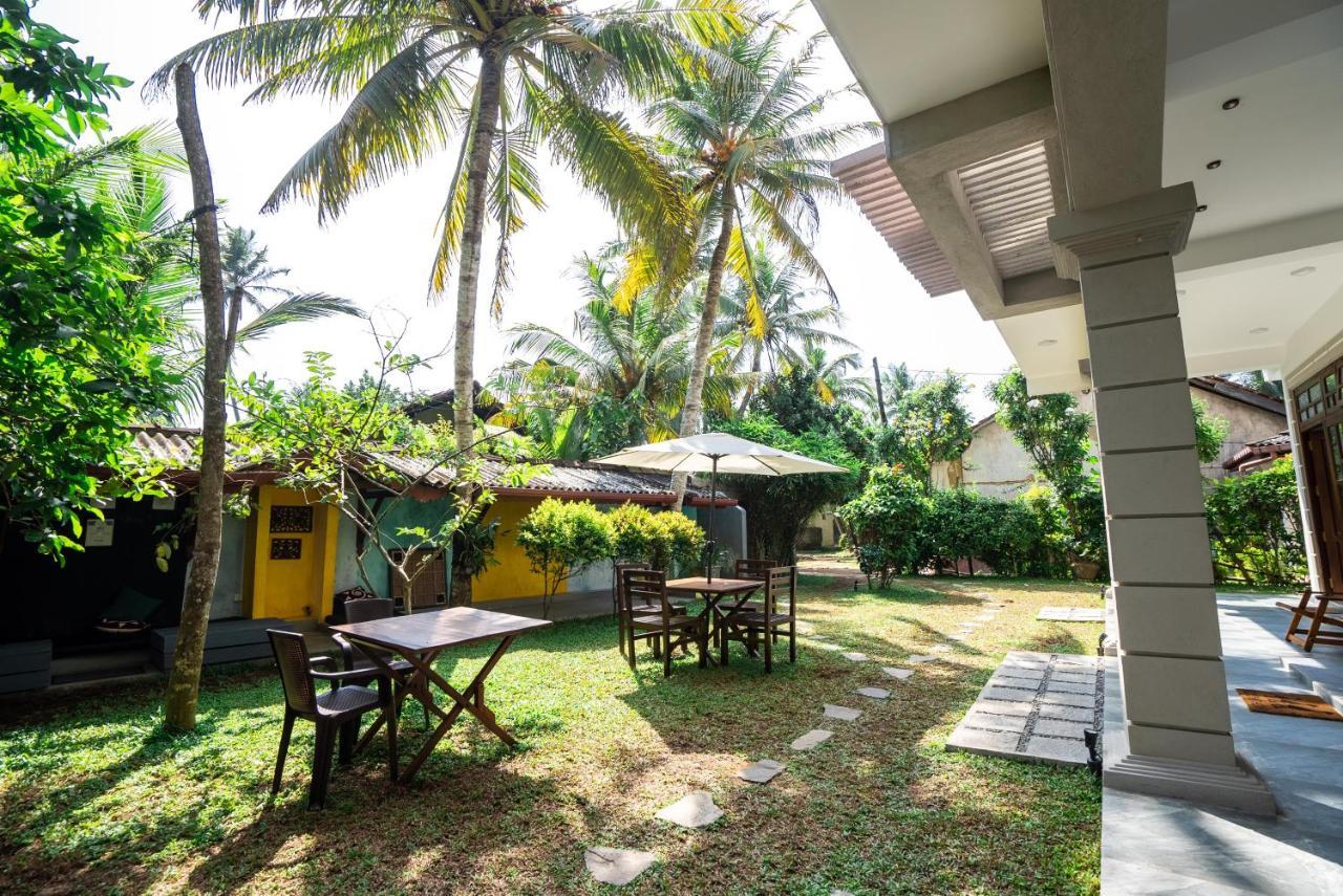 Plantation Surf Inn & Restaurant - Midigama East Exteriér fotografie