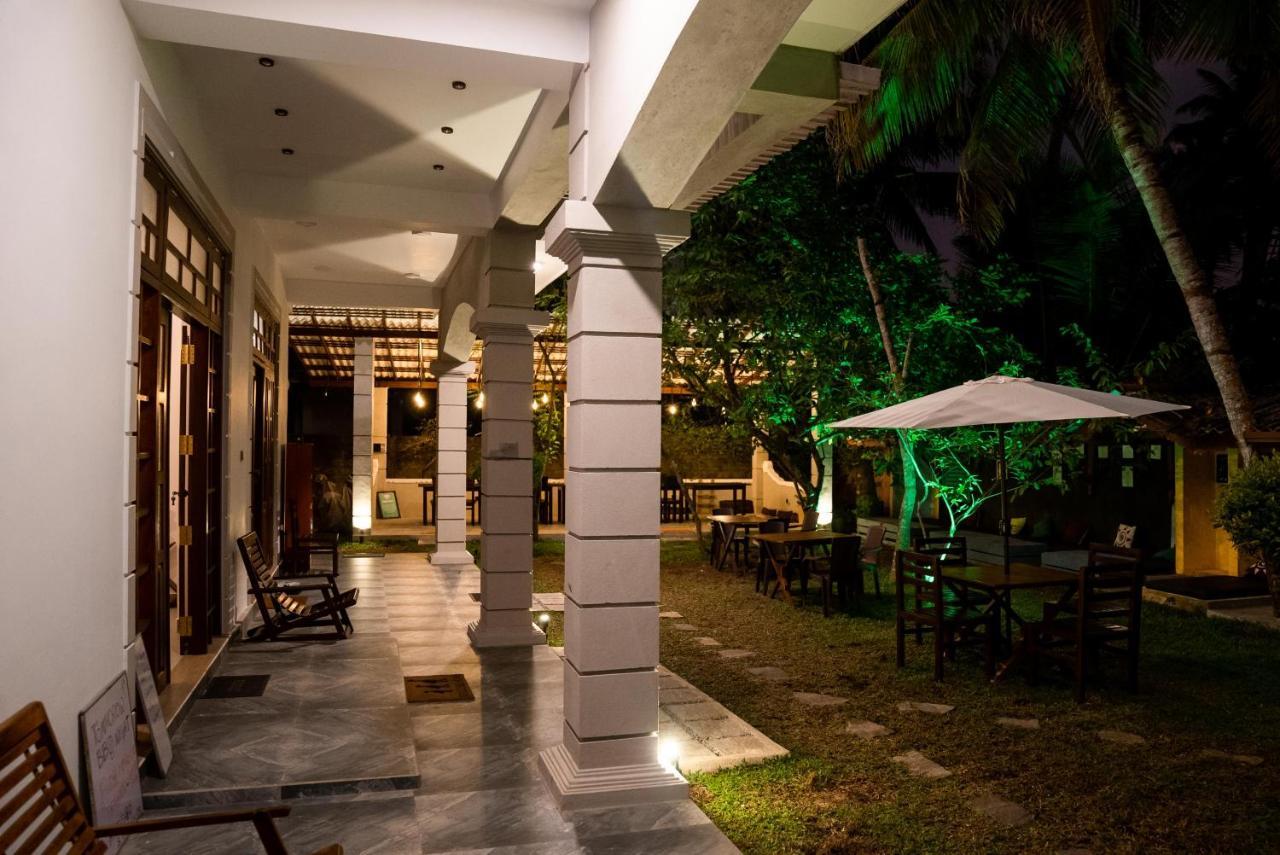 Plantation Surf Inn & Restaurant - Midigama East Exteriér fotografie