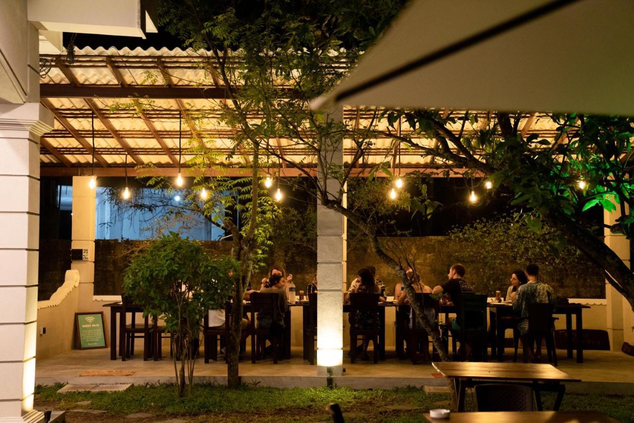 Plantation Surf Inn & Restaurant - Midigama East Exteriér fotografie