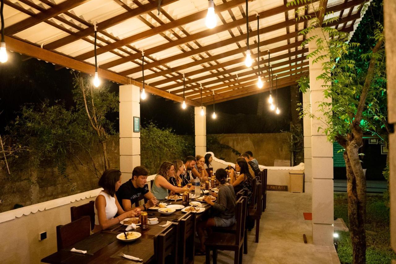 Plantation Surf Inn & Restaurant - Midigama East Exteriér fotografie