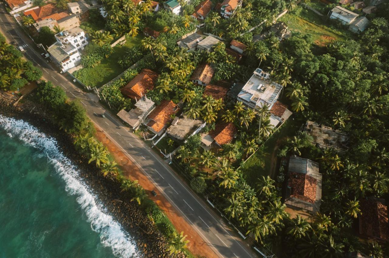 Plantation Surf Inn & Restaurant - Midigama East Exteriér fotografie