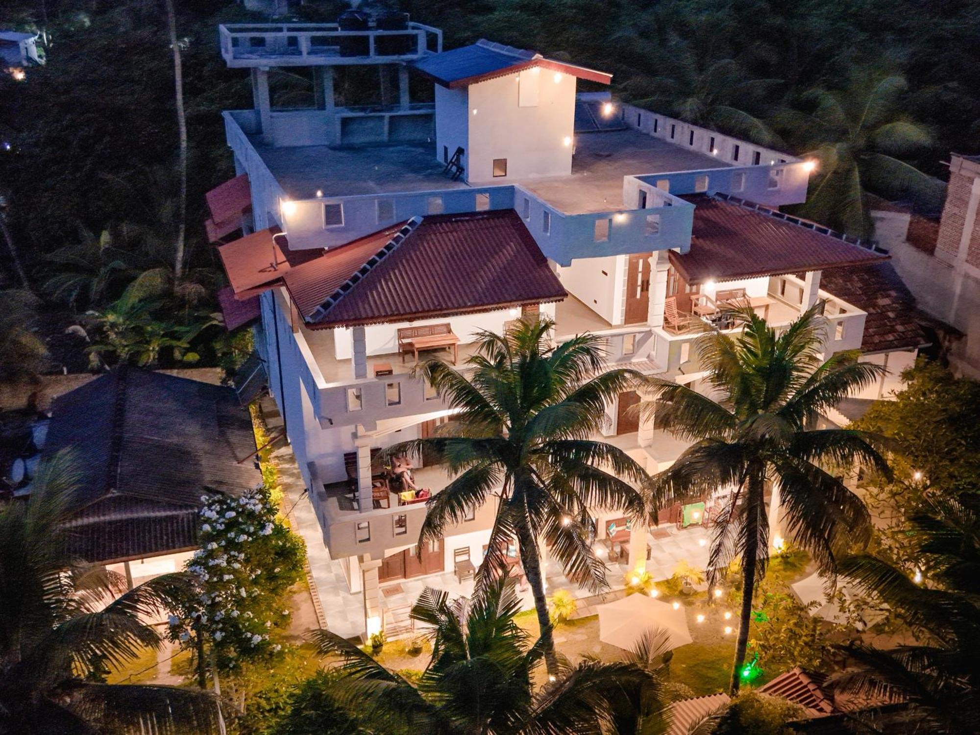 Plantation Surf Inn & Restaurant - Midigama East Exteriér fotografie
