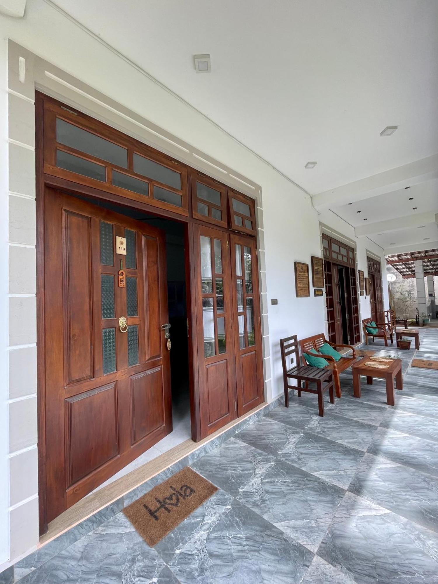 Plantation Surf Inn & Restaurant - Midigama East Exteriér fotografie