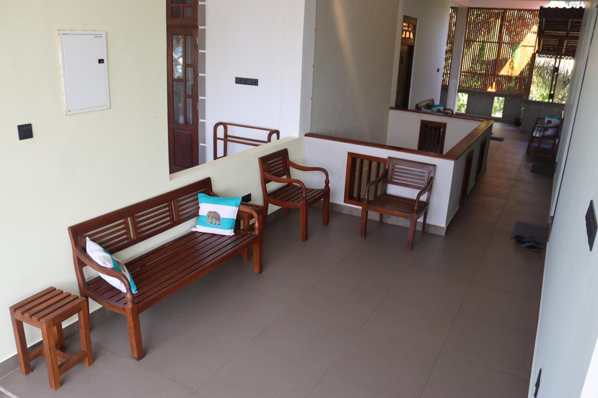 Plantation Surf Inn & Restaurant - Midigama East Exteriér fotografie