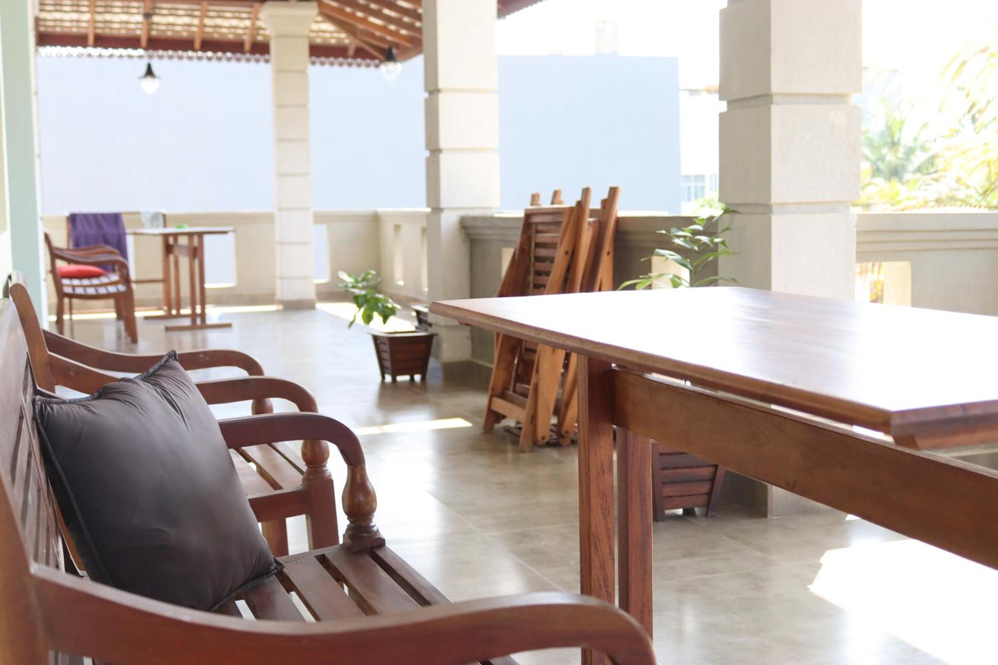 Plantation Surf Inn & Restaurant - Midigama East Exteriér fotografie