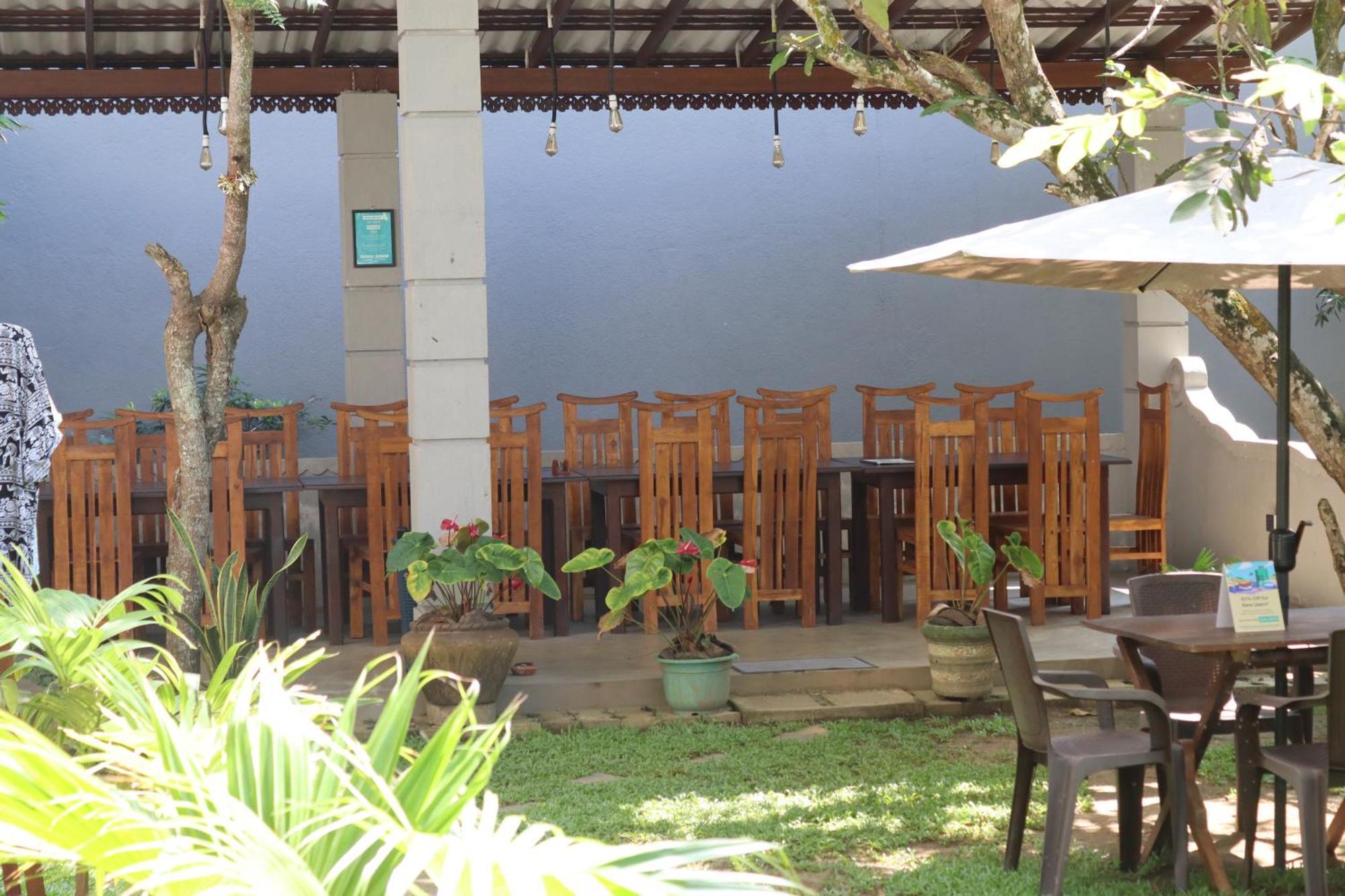 Plantation Surf Inn & Restaurant - Midigama East Exteriér fotografie