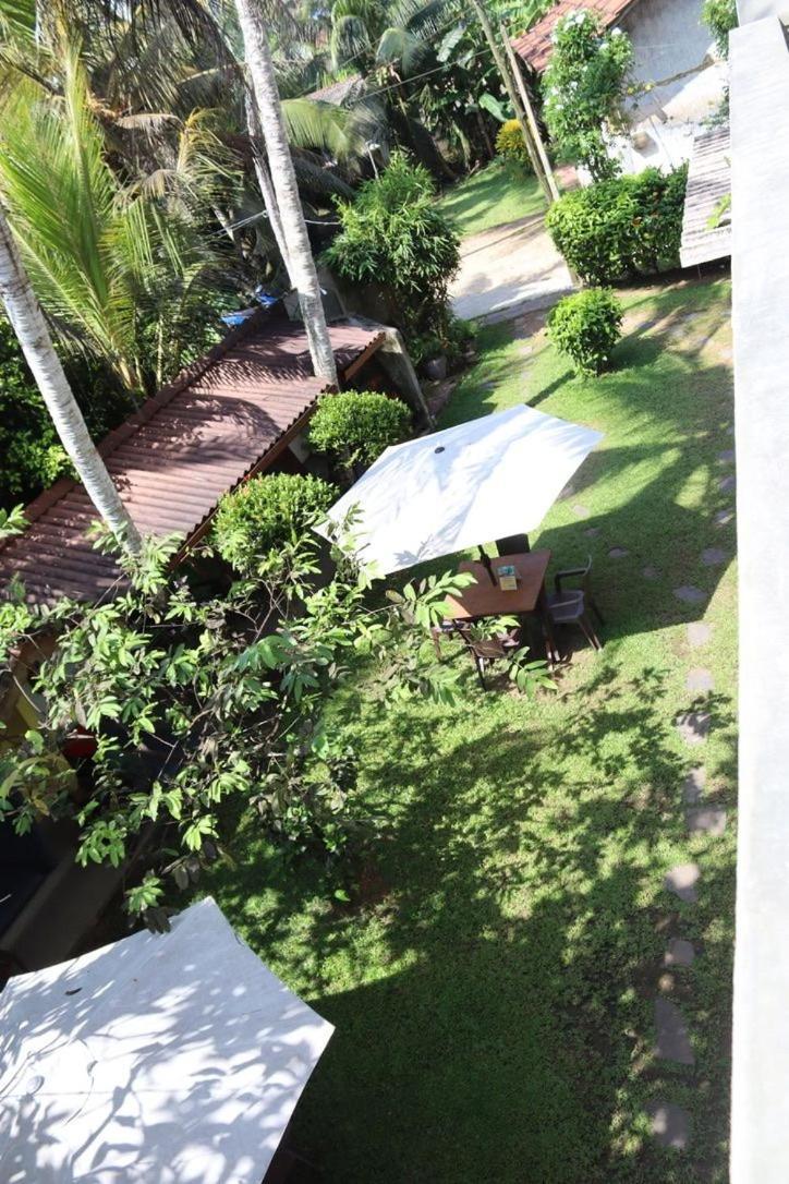 Plantation Surf Inn & Restaurant - Midigama East Exteriér fotografie