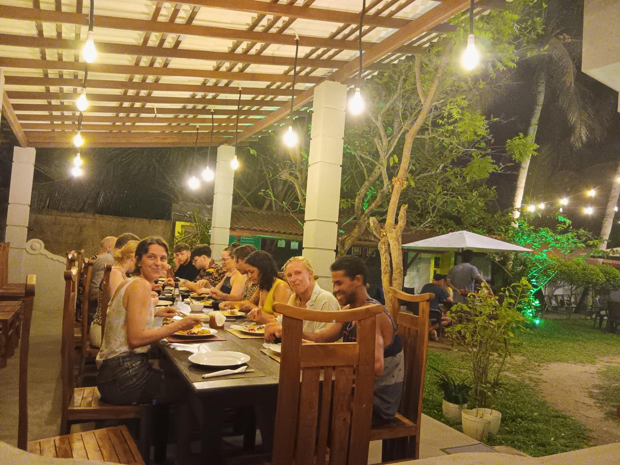 Plantation Surf Inn & Restaurant - Midigama East Exteriér fotografie