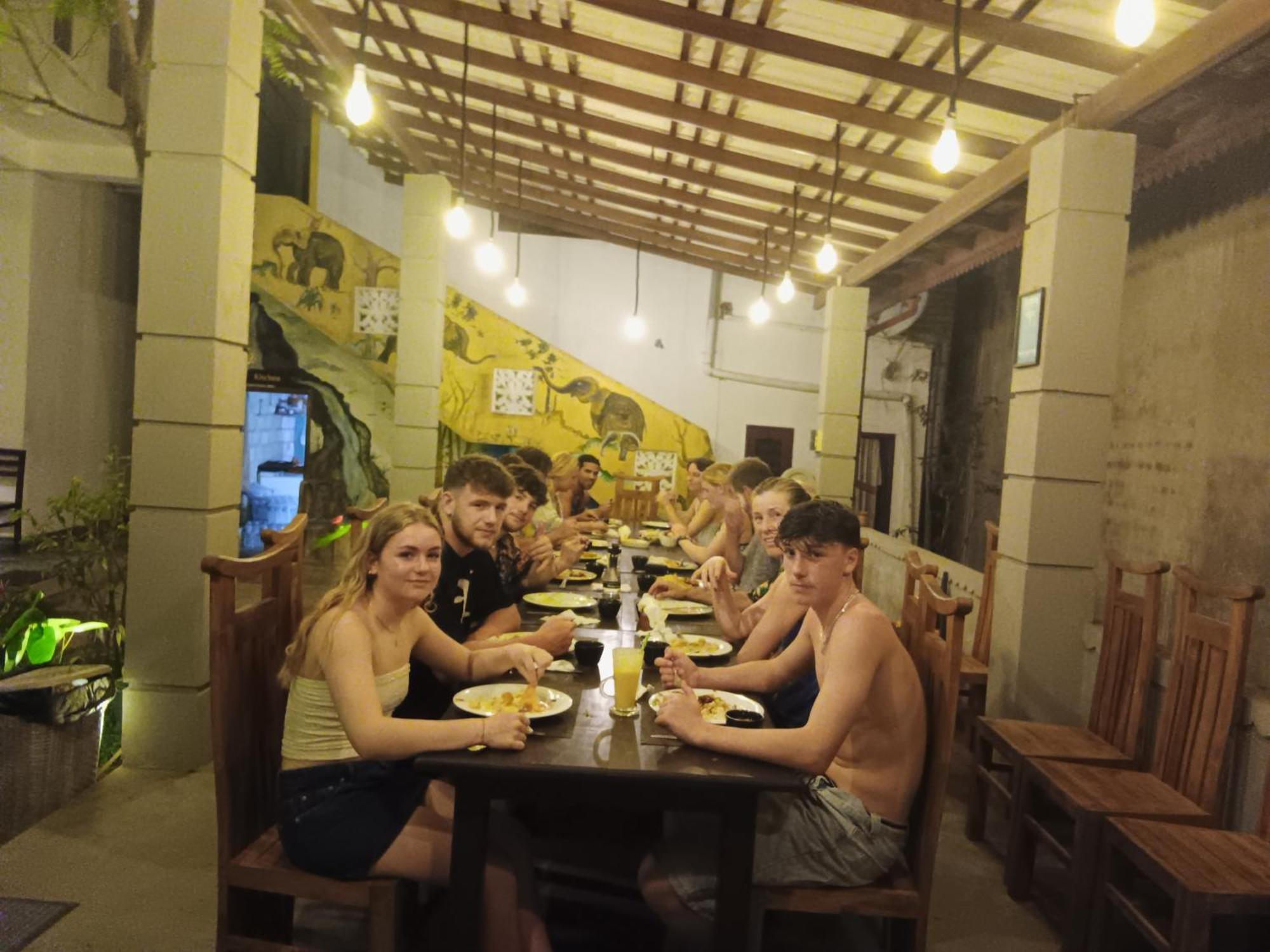 Plantation Surf Inn & Restaurant - Midigama East Exteriér fotografie