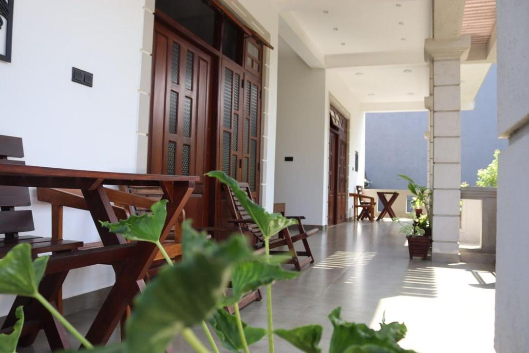 Plantation Surf Inn & Restaurant - Midigama East Exteriér fotografie