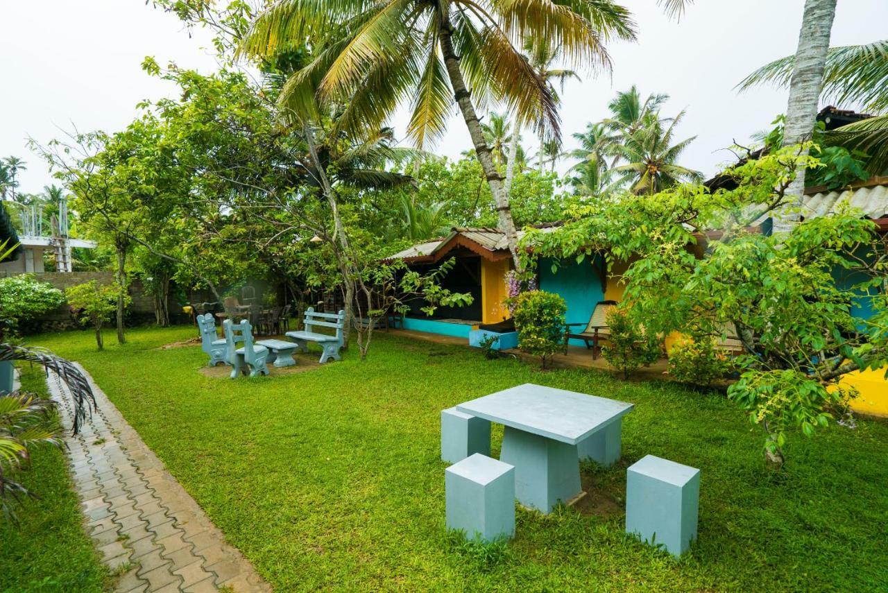 Plantation Surf Inn & Restaurant - Midigama East Exteriér fotografie